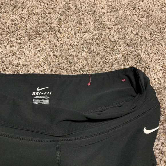 Women’s Nike Loose Capris Size M Great Condition! - Picture 3 of 4